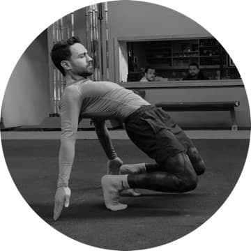 Oğuzhan Gömleksiz doing mobility work